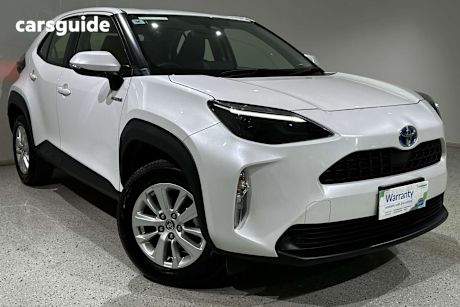 White 2023 Toyota Yaris Cross SUV GX F