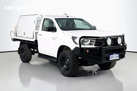White 2017 Toyota Hilux Cab Chassis Sr (4X4)