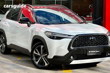 White 2024 Toyota COROLLA CROSS HYBRID Hatch ATMOS F