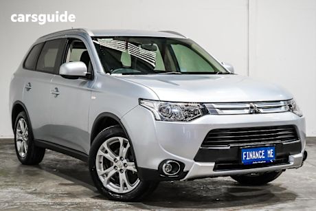Silver 2014 Mitsubishi Outlander SUV ES F