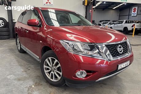 Red 2016 Nissan Pathfinder Wagon St-L (4X2)
