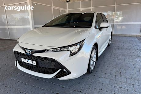 White 2019 Toyota Corolla Hatch SX HYBRID F