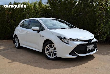 White 2022 Toyota Corolla Hatch ASCENT SPORT HYBRID F