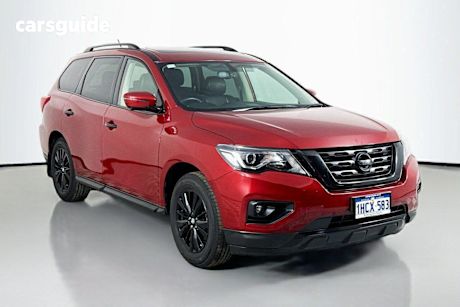 Red 2017 Nissan Pathfinder Wagon St-L (4X4)