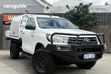 White 2016 Toyota Hilux Ute Tray SR 4X4