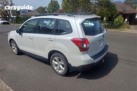 White 2014 Subaru Forester SUV 2.0D 4WD