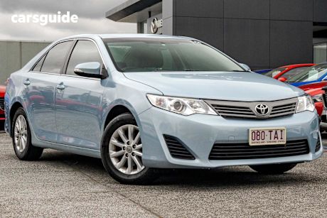 Blue 2013 Toyota Camry Sedan ALTISE F