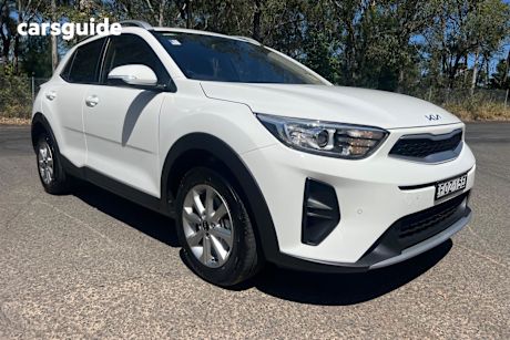 White 2024 Kia Stonic SUV S F