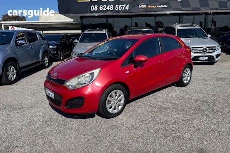 Red 2013 Kia RIO Hatchback S