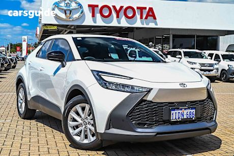 White 2024 Toyota C-HR SUV GXL F