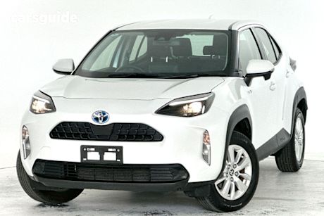 White 2023 Toyota Yaris Cross SUV GX F