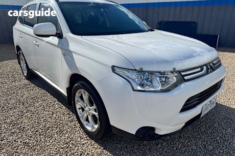 White 2013 Mitsubishi Outlander SUV ES F