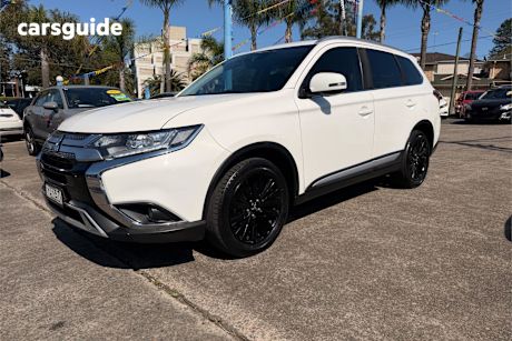 White 2018 Mitsubishi Outlander SUV LS 4X4