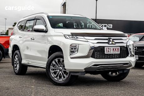 White 2024 Mitsubishi Pajero Sport SUV GLX 4X4