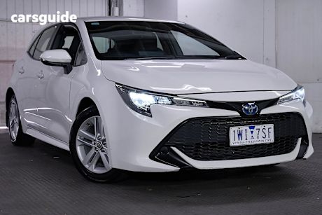 White 2022 Toyota Corolla Hatch ASCENT SPORT HYBRID F