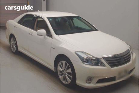 White 2012 Toyota Crown Sedan L PACKAGE