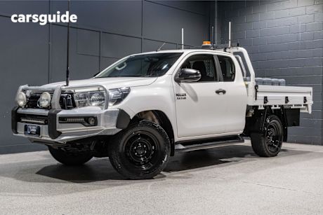 White 2019 Toyota Hilux Ute Tray SR 4X4