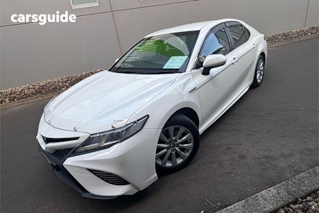 White 2018 Toyota Camry Sedan ASCENT SPORT F