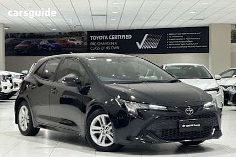 Black 2018 Toyota Corolla Hatch ASCENT SPORT F