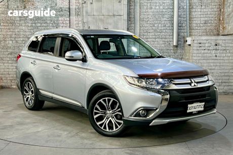 Silver 2015 Mitsubishi Outlander Wagon Exceed (4X4)