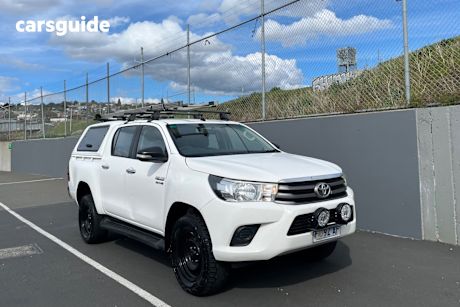 White 2015 Toyota Hilux Dual Cab Utility Sr (4X4)