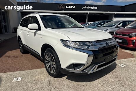 White 2018 Mitsubishi Outlander SUV ES F