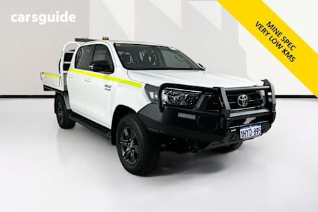 White 2023 Toyota Hilux Double Cab Chassis Sr (4X4)