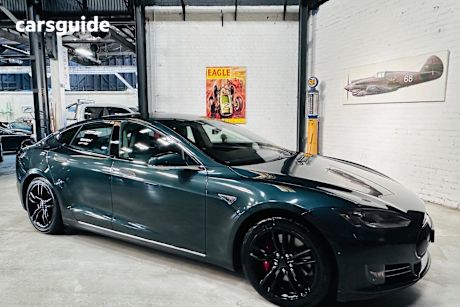 Green 2014 Tesla Model S Hatch 85 R