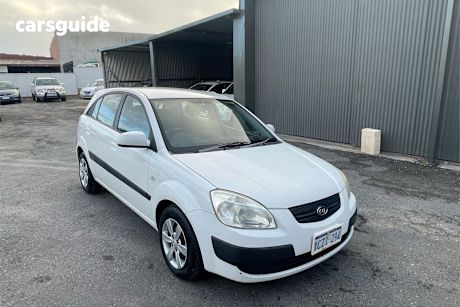 White 2009 Kia RIO Hatch LX F