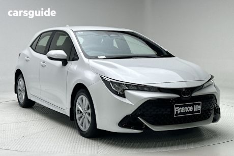 White 2024 Toyota Corolla Hatch ASCENT SPORT F
