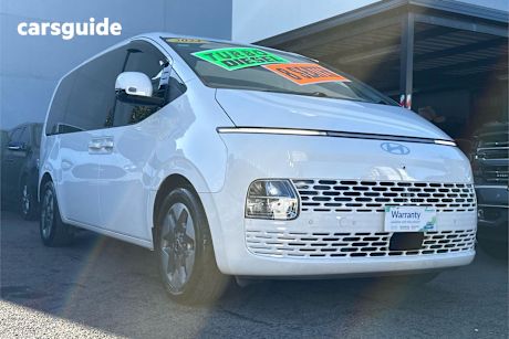 White 2024 Hyundai Staria Wagon