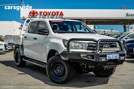 White 2017 Toyota Hilux Ute Tray SR 4X4