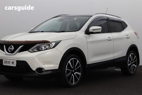 White 2017 Nissan Qashqai SUV TI F
