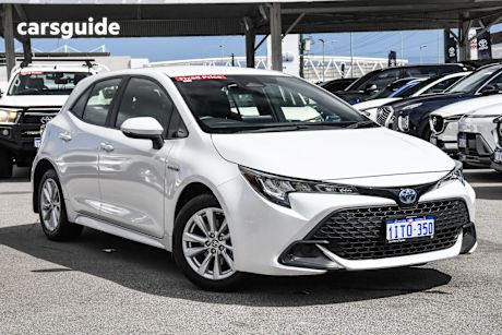 White 2023 Toyota Corolla Hatch ASCENT SPORT HYBRID F