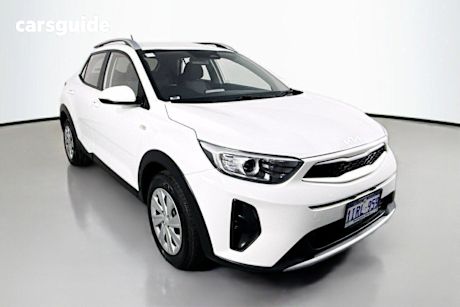 White 2023 Kia Stonic Wagon S