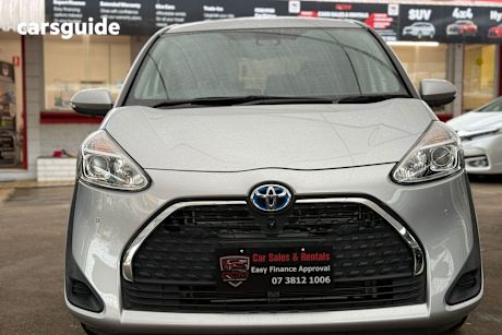 Silver 2019 Toyota Sienta SUV HYBRID
