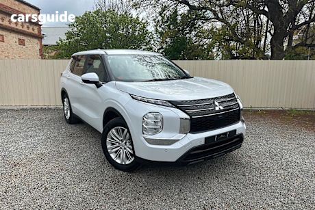 White 2022 Mitsubishi Outlander SUV ES 4X4