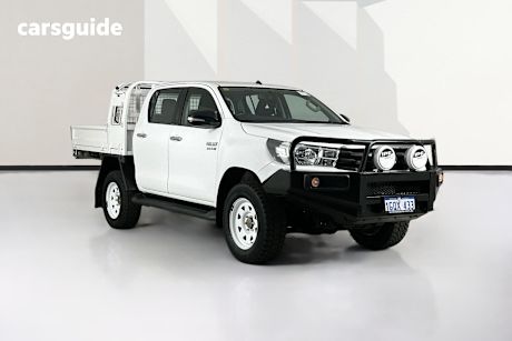 White 2018 Toyota Hilux Dual Cab Chassis Sr (4X4)