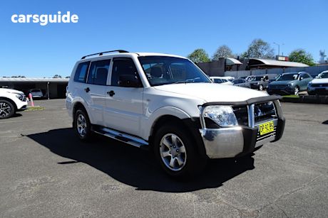 White 2011 Mitsubishi Pajero SUV GLX 4X4