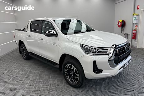 White 2023 Toyota Hilux Ute Tray SR5 4X4