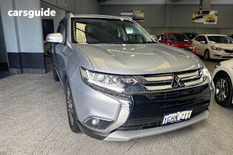 Silver 2017 Mitsubishi Outlander SUV LS F