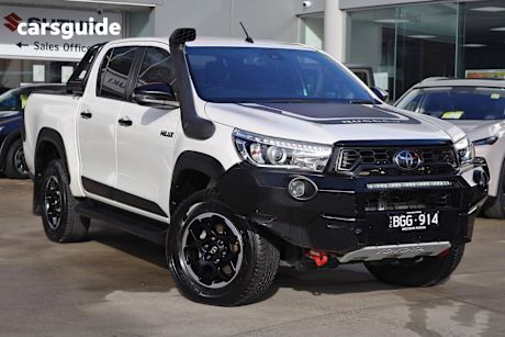 White 2019 Toyota Hilux Ute Tray RUGGED X 4X4