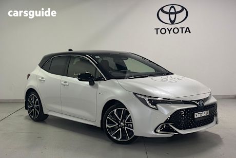 White 2025 Toyota Corolla Hatch ZR HYBRID F