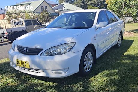 White 2005 Toyota Camry Sedan Altise