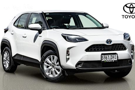 White 2023 Toyota Yaris Cross SUV GX F