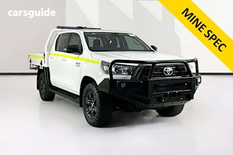 White 2022 Toyota Hilux Double Cab Chassis Sr (4X4)