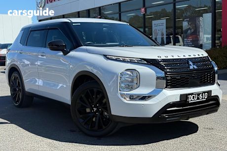 White 2024 Mitsubishi Outlander SUV BLACK EDITION F