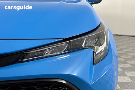 Blue 2018 Toyota Corolla Hatchback Ascent Sport (Hybrid)