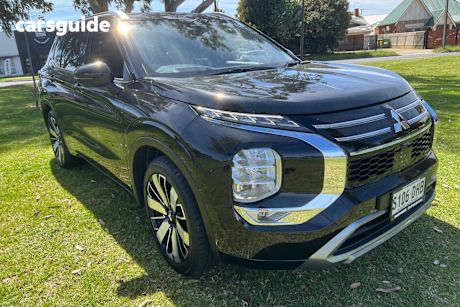 Black 2025 Mitsubishi Outlander SUV EXCEED 4X4