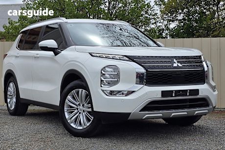 White 2022 Mitsubishi Outlander SUV LS 4X4